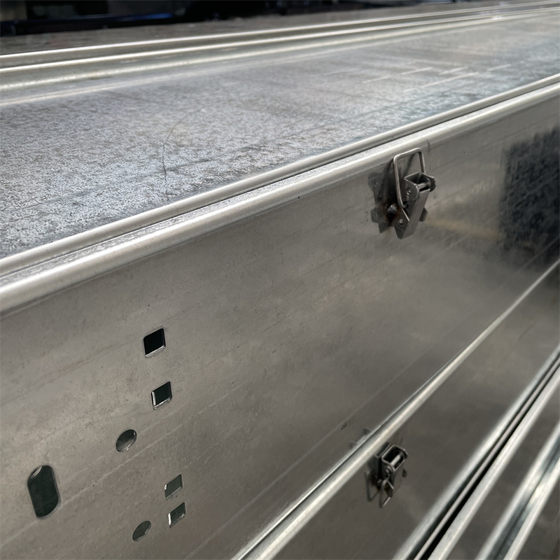 鍍鋅槽式加箱包扣橋架